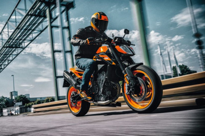 KTM 890デュークGP 発売へ、グランプリマシン由来のカラーリング 画像
