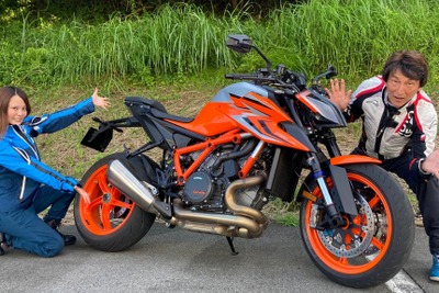 【KTM 1290スーパーデューク 試乗】馬力はハンパないけど実は扱いやすい!? シリーズ3車種イッキ乗り…丸山浩&小鳥遊レイラ 画像