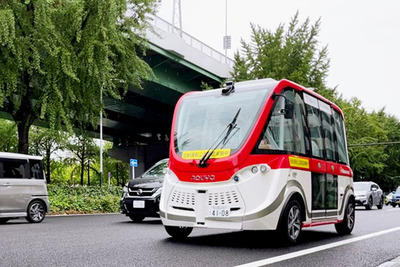 ハンドルのない自動運転バス「Nanamobi」、名古屋都心を走行開始 画像