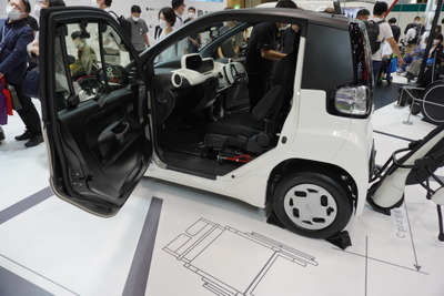 階段を登れる車いすなど、トヨタは開発中の3製品を出展…国際福祉機器展2022 画像