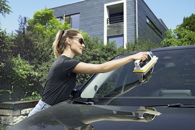 自動車の窓掃除もラクラク、家庭用コードレスワイパー　ケルヒャーが発売 画像