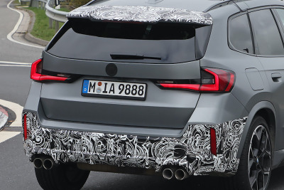4本出しがクール！発表間近、BMW X1「Mパフォーマンス」最新プロトタイプあらわる 画像