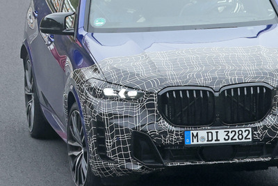 BMW X5 Mパフォーマンス後継は「M60i」！新デザインのフロントマスクを激写 画像