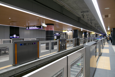 相鉄・東急「新横浜駅」はデサインのイメージを分けた…横浜寄り・渋谷寄り　2023年3月開業 画像