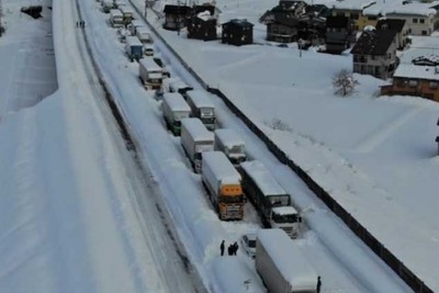 大雪で大型車立ち往生、運送事業者と荷主に対策を要請 国交省 画像