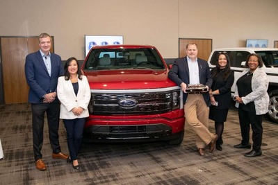 フォードのEVピックアップ、『F-150ライトニング』…2023北米トラックオブザイヤーに輝く 画像