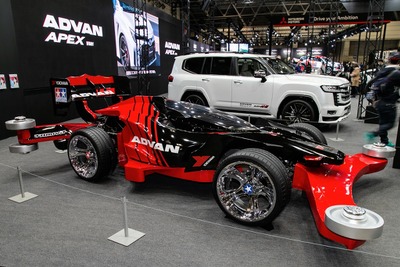 赤と黒に彩られた限定「ADVAN」カラーの実物大ミニ四駆…東京オートサロン2023に出現！ 画像