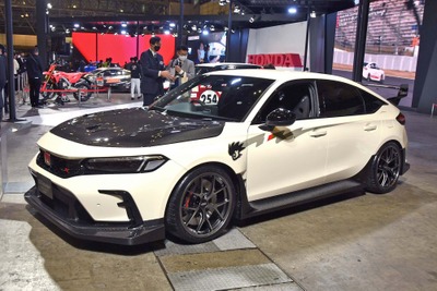無限 シビックタイプR が強烈! 車高20mmダウンで軽量&ダウンフォース…東京オートサロン2023 画像