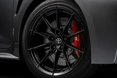 【トヨタ GRカローラ】高性能スポーツタイヤ「ADVAN APEX V601」を新車装着 画像