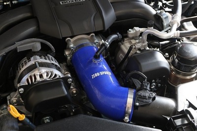 吸入効率を向上、スバルブルーでエンジンルームがドレスアップ! ゼロスポーツからBRZ & GR 86用エアインテークホース発売 画像