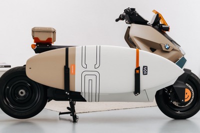 BMWの電動スクーター『CE 04』をカスタム、サーフボードが積載可能 画像