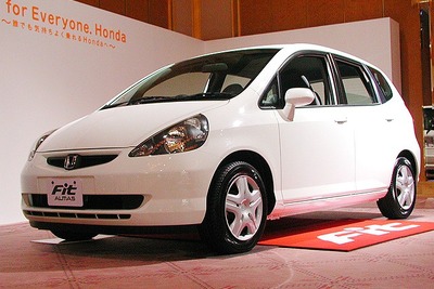 上半期の新車販売台数、3年ぶりにマイナス 画像