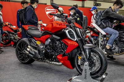 最新の『ディアベルV4』も展示!ドゥカティの注目モデルが勢ぞろいしたモトコルセ…東京モーターサイクルショー2023 画像