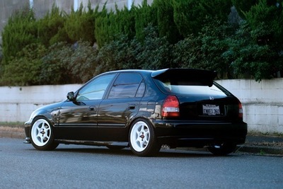 エンケイのアルミホイール「PerformanceLine」に新製品「PF06」が登場 画像