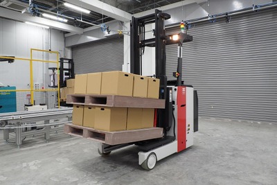 無人で作業する自動運転フォークリフトを鈴与が試験運用へ 画像