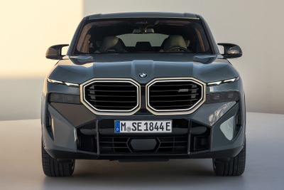 BMW M専用の電動SUV『XM』、入門グレード「50e」追加へ…映像公開 画像