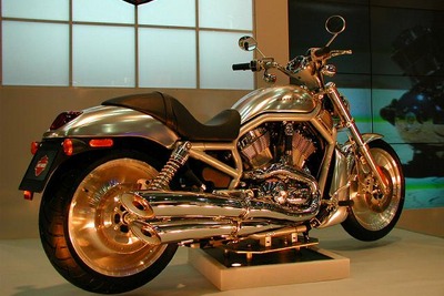 オートバイの高速道路2人乗り解禁が“たなざらし”へ 画像