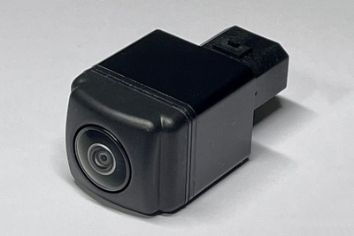 【トヨタ プリウス 新型】パナソニックの歩行者検知機能付き車載リアカメラを採用 画像