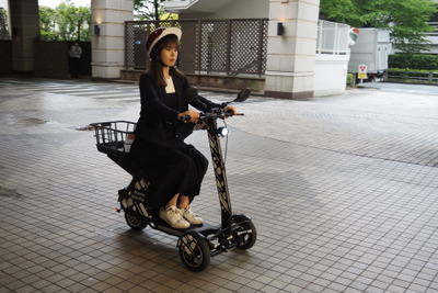 東京臨海都心で電動3輪車のシェアリング開始…小池都知事「EVの魅力を体感して」 画像