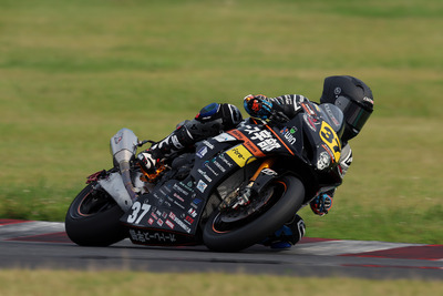 【鈴鹿8耐】SUZUKIのAutoRace Ube Racing Teamがテスト初日トップタイム 画像