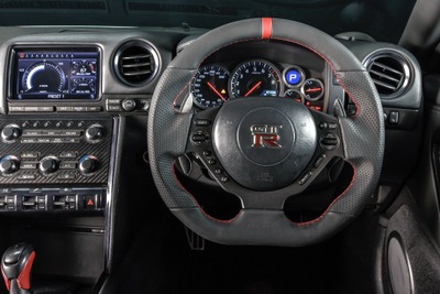 ダムドスポーツステアリング、GT-R R35用が登場…リニアなドライブフィールを実現 画像