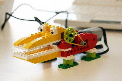 レゴ WeDo…低年齢層向けのロボット教材を発表 画像