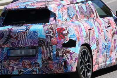 カモフラージュがサイケすぎる!? MINIの新型フル電動SUV『エースマン』、詳細が見えてきた 画像
