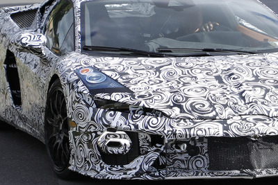 よく見たらシャープな目元!ランボルギーニ『ウラカン』後継車、V8ターボPHEVで2024年登場か 画像