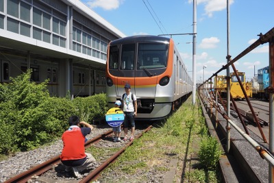 いつもの電車をこんな角度で…東京メトロ車両基地で見学ツアー 画像