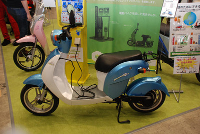 【東京モーターサイクルショー09】イー・キューブ、電動バイクのレンタルが好評 画像