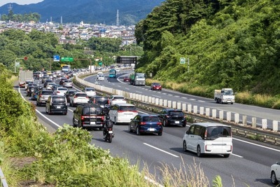 観光情報を配信して渋滞発生を抑制 中央道で実証実験 画像