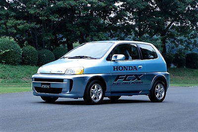 【新聞ウォッチ】過熱する対トヨタ競争、ホンダも燃料電池車を年内販売 画像