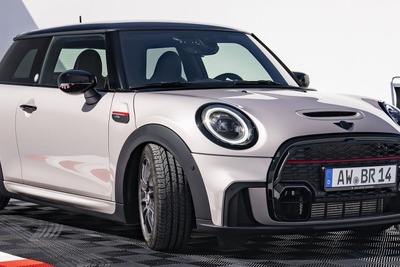 MINI に「ブルドッグ・レーシング」仕様登場…ニュル24時間での健闘を称えるJCW 画像