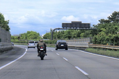 二輪車に後面衝突警告表示灯の装備を解禁 画像