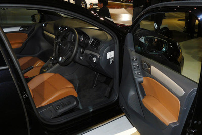 【VW ゴルフ 新型発表】180cm＋・90kg＋でも余裕　欧米人が乗れるのだから… 画像