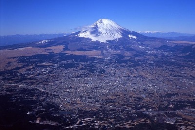 テラモーターズと静岡県・御殿場市がEV充電インフラ拡充で協定 画像