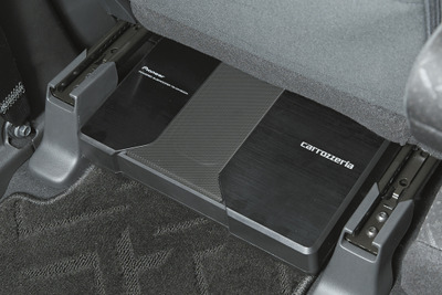 ＜新連載＞［低音増強でカーオーディオはもっと楽しくなる］導入のハードルが低いのは「小型・薄型パワードタイプ」！ 画像