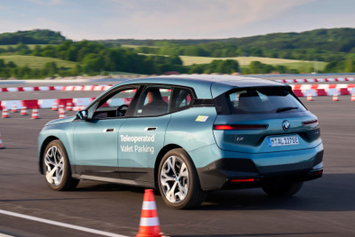 BMWブースの『iX』をヴァレオブースから遠隔操作、CES 2024でデモ実施へ 画像