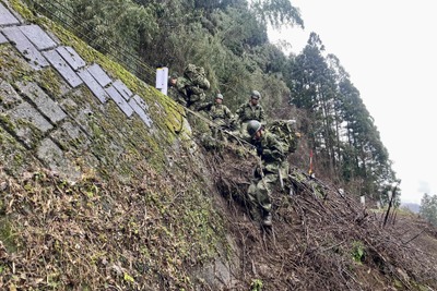 国道249号の復旧作業は24時間体制…能登半島地震 画像
