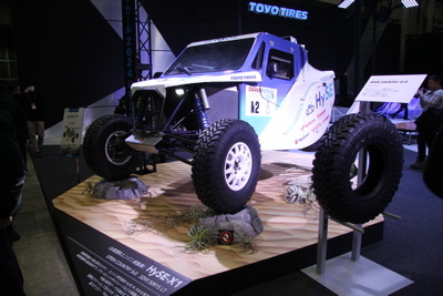 ［15秒でわかる］トーヨータイヤが水素燃料エンジン実験車を展示…東京オートサロン2024 画像