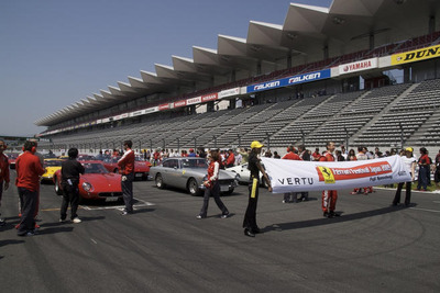 フェラーリが500台超、サーキットに集結 画像