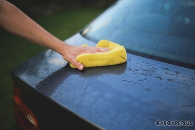 愛車の洗車キズを抑える？  タオルの「フチなし」という発想 画像