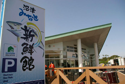 静岡 沼津港に地場産のフードコートが誕生 画像