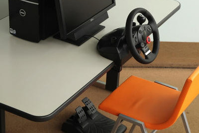 ホンダ、簡易型ドライビングシミュレーター発売 画像