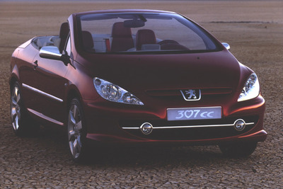【パリ・ショー2002出品車】プジョー『307CC』か……もちろんアノ屋根 画像