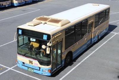 阪急バス、放射冷却素材「SPACECOOL」で車内温度抑制 画像