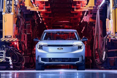 VWと車台を共用、フォード『エクスプローラー』新型はEVに…生産開始 画像