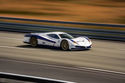 日本発の高性能EV『アウル』、最高速438.7km/hを記録…世界最速の電動ハイパーカーに 画像