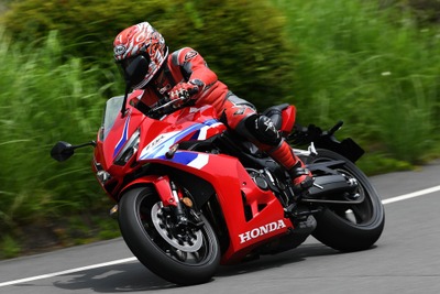 【ホンダ CB650R/CBR650R E-Clutch 試乗】“小さなおじさん”が入ってる!? ガツンと来ない「電光石火の変速」に驚いた…西村直人 画像