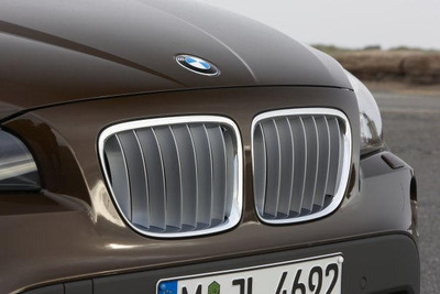 BMWの小型SUV、X1…ティーザー写真第1弾 画像